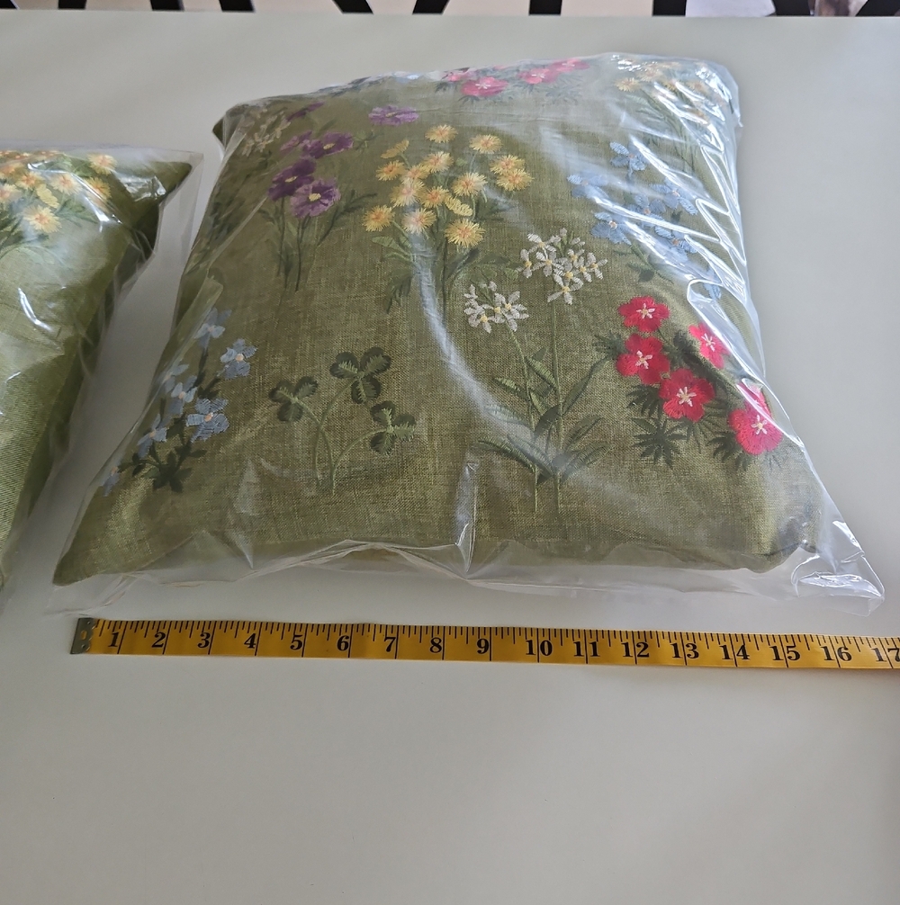 Charles Gallen Irish Wildflower Pillow Set Of 2 - Picture 4 of 8